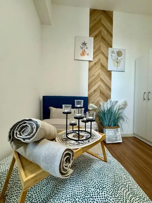 Apartment Trxklccpavvelo, Mrtlrt, 13Pax, 4R2B, Klccpavtrxvelocity X Mrtlrt X 13Pax X 4R2B X Free 4Cpark Kuala Lumpur